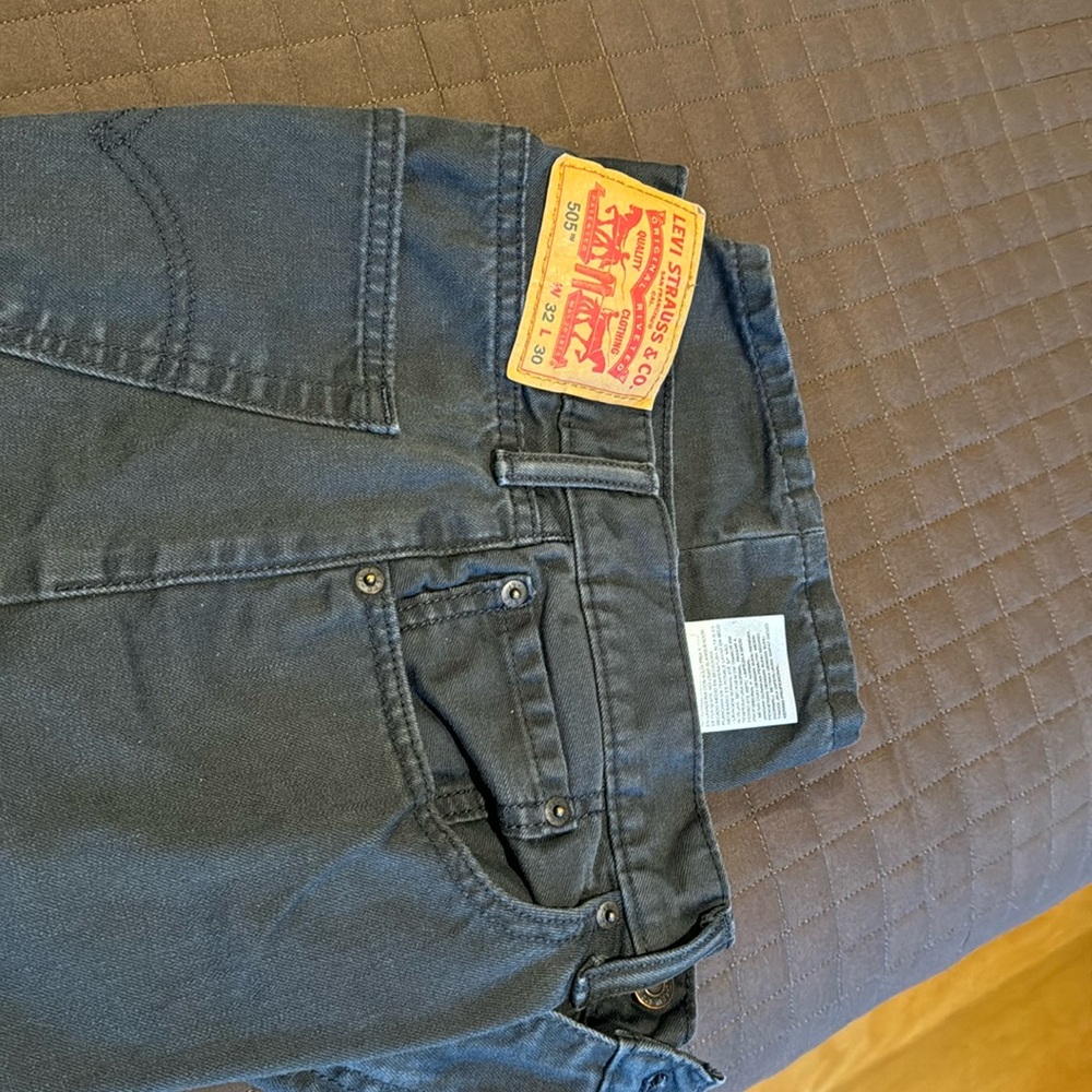 Dark charc Levi mens jeans. 505